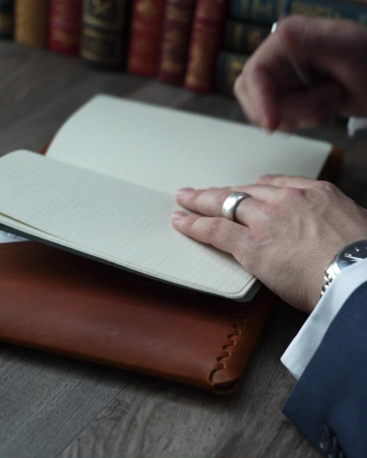Travel Cut - Refillable Leather Folio