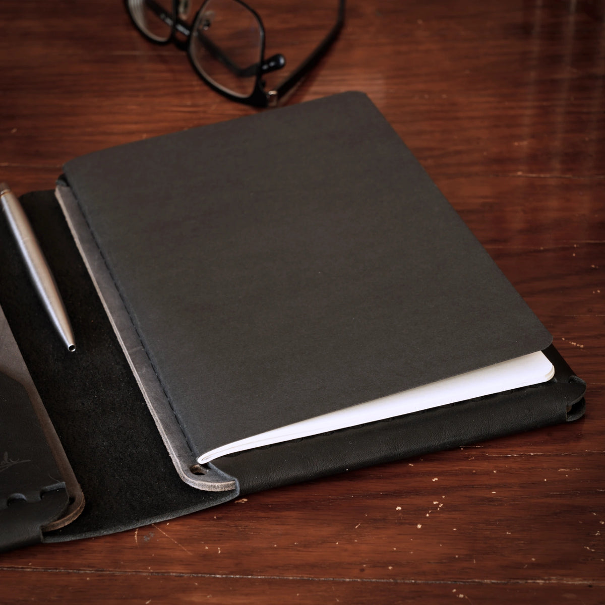 Travel Cut - Refillable Leather Folio